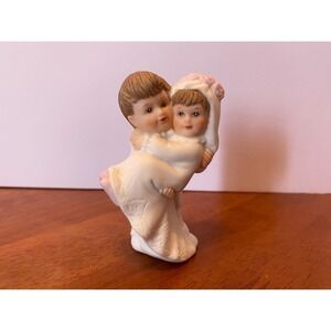 Vintage ceramic wedding cake couple topper